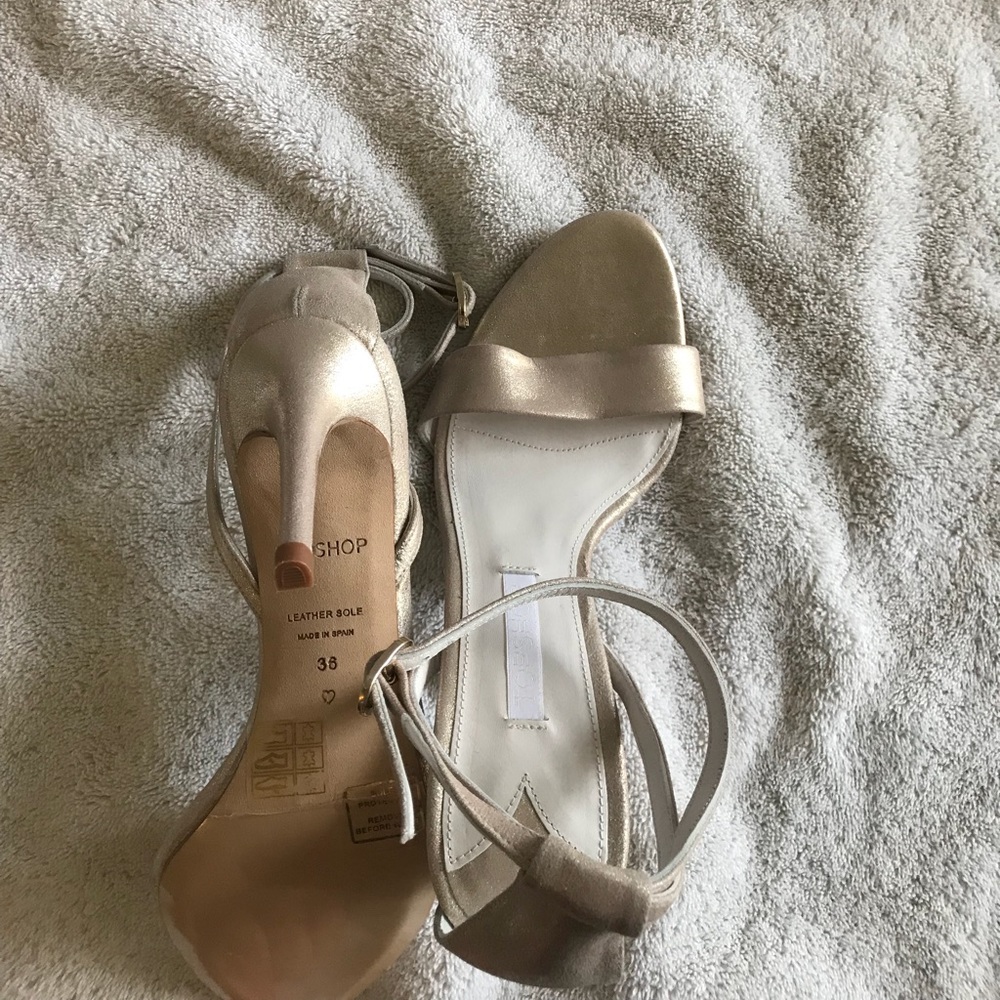 Strappy gold topshop heels✨